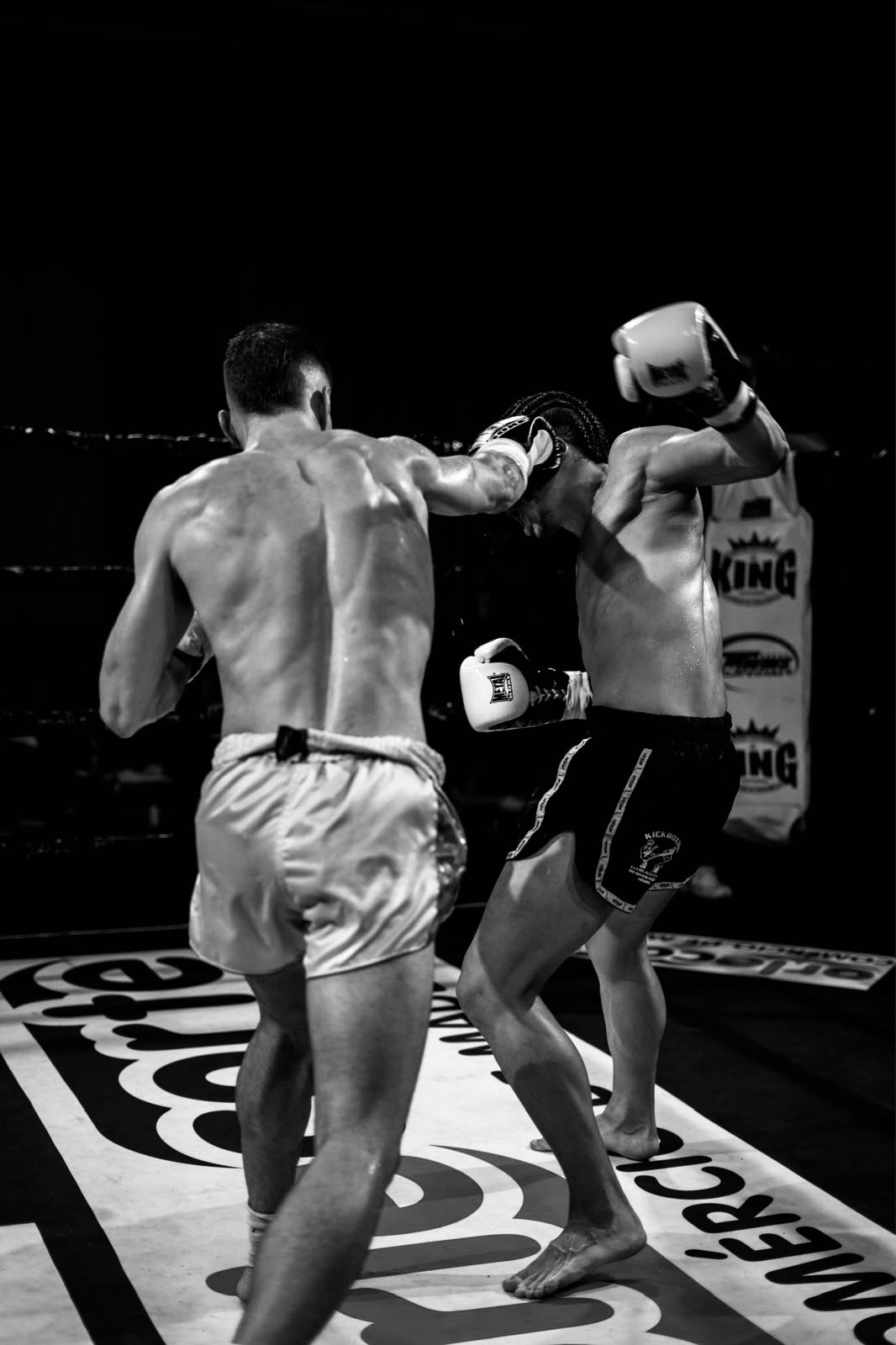 Combate de Muay Thai entre atletas do Cascais Fight Center